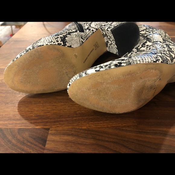 Faux Snake skin block heel boots size 9.5 - Picture 4 of 4